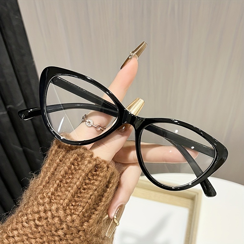 Street Fashion Photography - Fashionable Cat Eye Women's Flat Lens