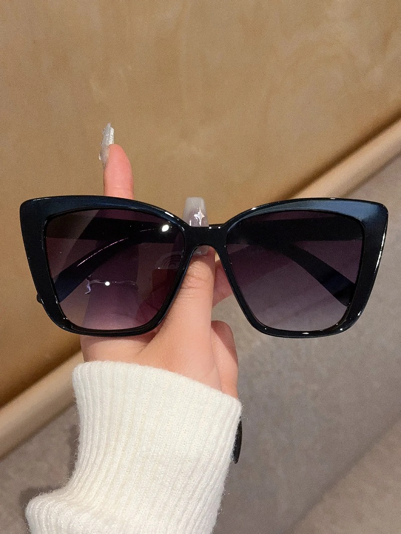 Street Fashion Glasses - Trendy Cat Eye Sunglasses for Women