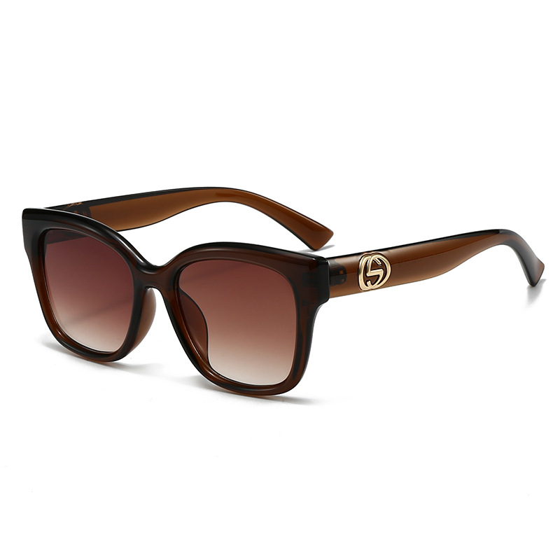 Street Fashion Photography - Retro Minimalist Solid Color Fashion Glasses