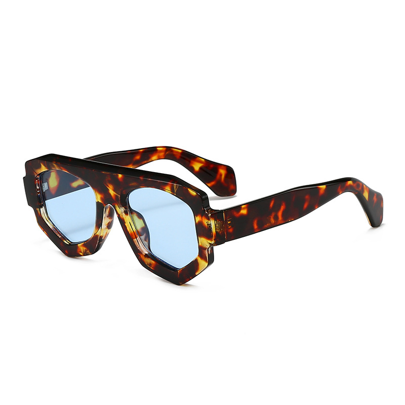 Street Fashion Photography - Designer Women Sunglasses Fashion Oversized Irregular